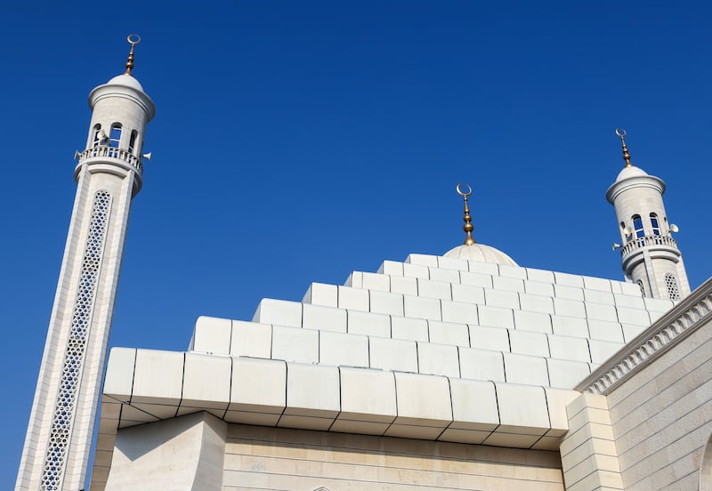 Keindahan Masjid Biru UAE, Desain Bertingkat yang Memukau di Abu Dhabi