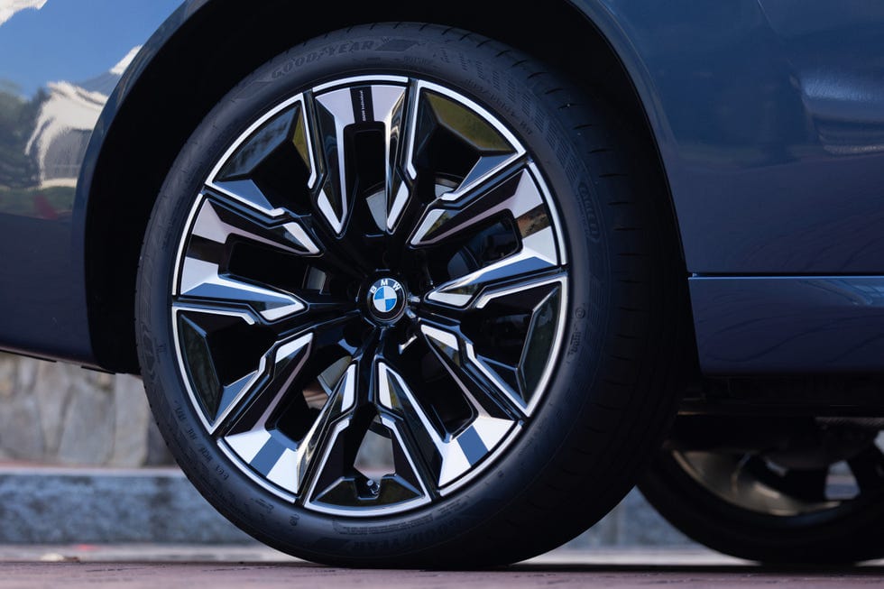 BMW X3 Jadi SUV Mewah Yang Makin Keren dan  Sesuatu Banget