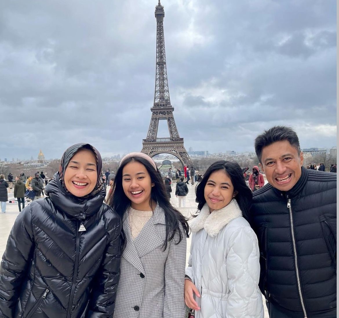 Begini Cara Alya Rohali Ajarkan Nilai-Nilai Agama ke Anak