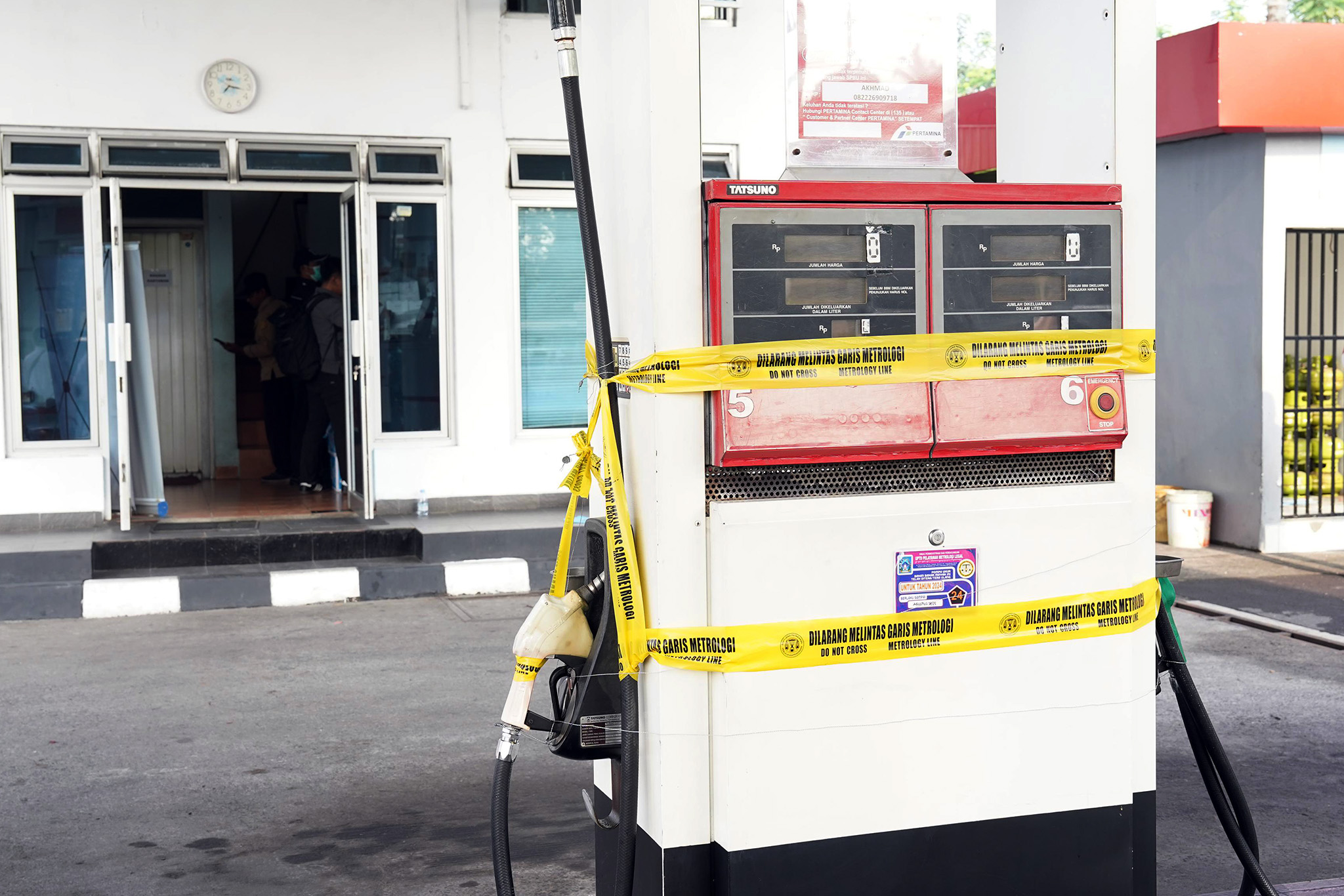 Rugikan Masyarakat Sebesar Rp1,4 Miliar Per Tahun, Mendag Budi Santoso Segel Mesin Pompa SPBU di Sleman