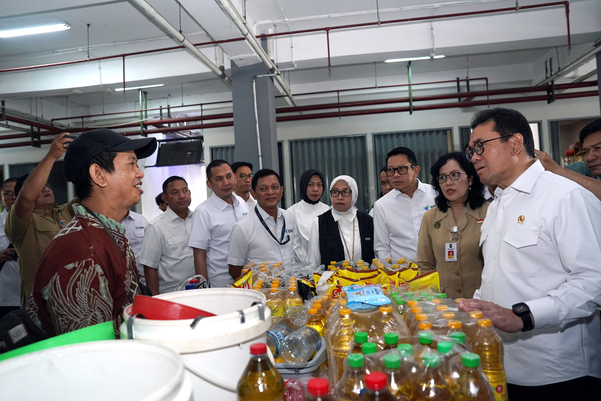 Tinjau Pasar Prawirotaman, Mendag Budi: Jelang Nataru, Harga Bapok Stabil dan Pasokan Terjaga