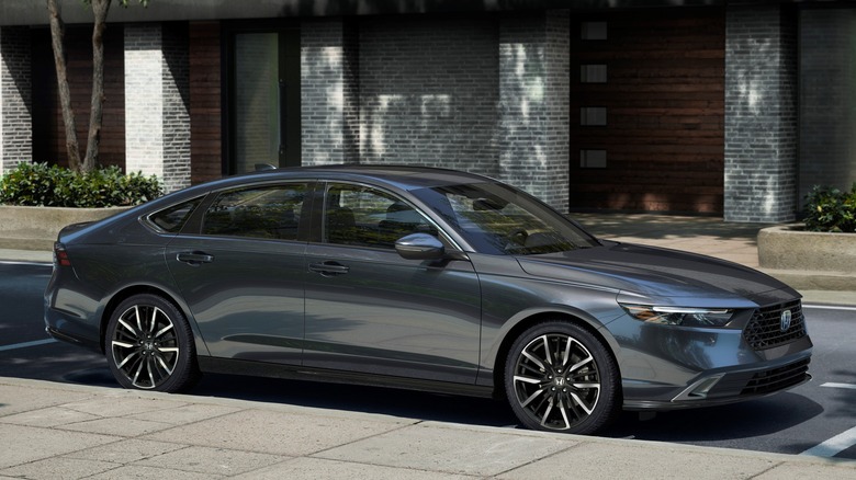 Mencari Alternatif Honda Civic? Ini 3 Mobil Sedan yang Patut Dibeli