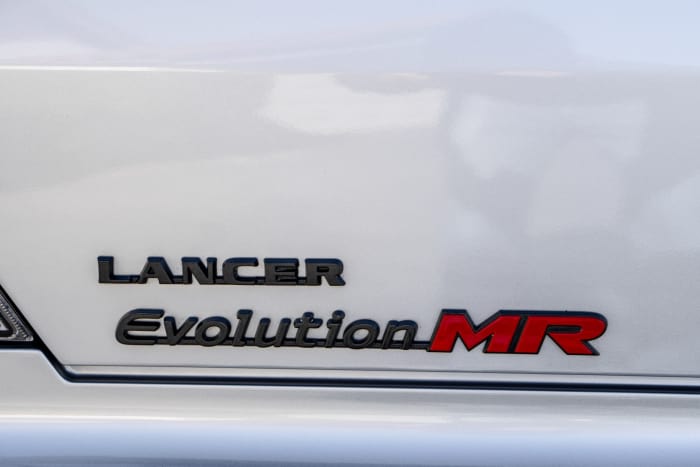 Fantastis! Mitsubishi Lancer Evo Langka Ini Terjual Rp2,5 Miliar, Masih Ada Stiker Showroom!