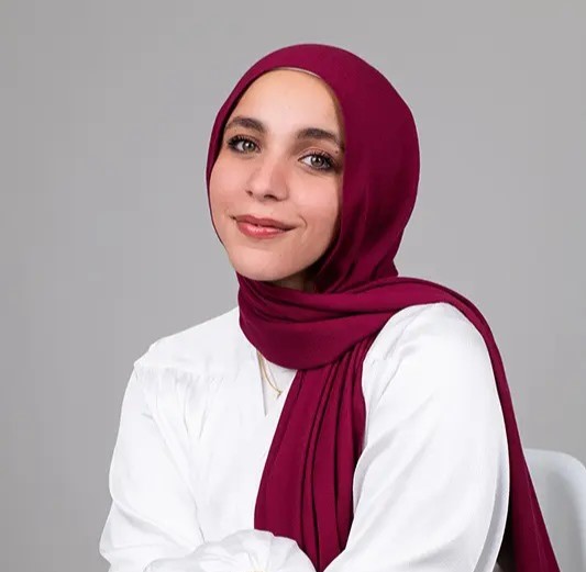 Pingin Pakai Hijab Warna Tapi Bingung Pilih yang Sesuai Tone Wajah? Simak Tips Berikut