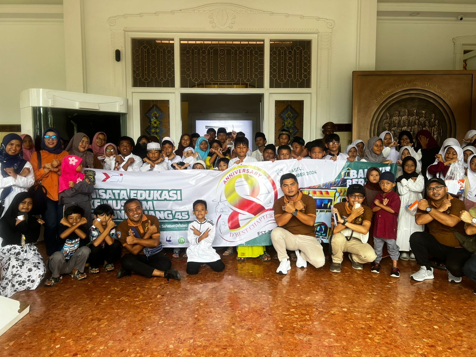 Berbagi Kebahagiaan di HUT ke-8: X-Trail Club Indonesia Chapter DBest Salurkan 8 Kaki Palsu dan Santuni 80 Anak Yatim
