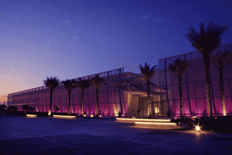 Traveling Hemat ke Abu Dhabi? Kunjungi 13 Tempat Keren Ini