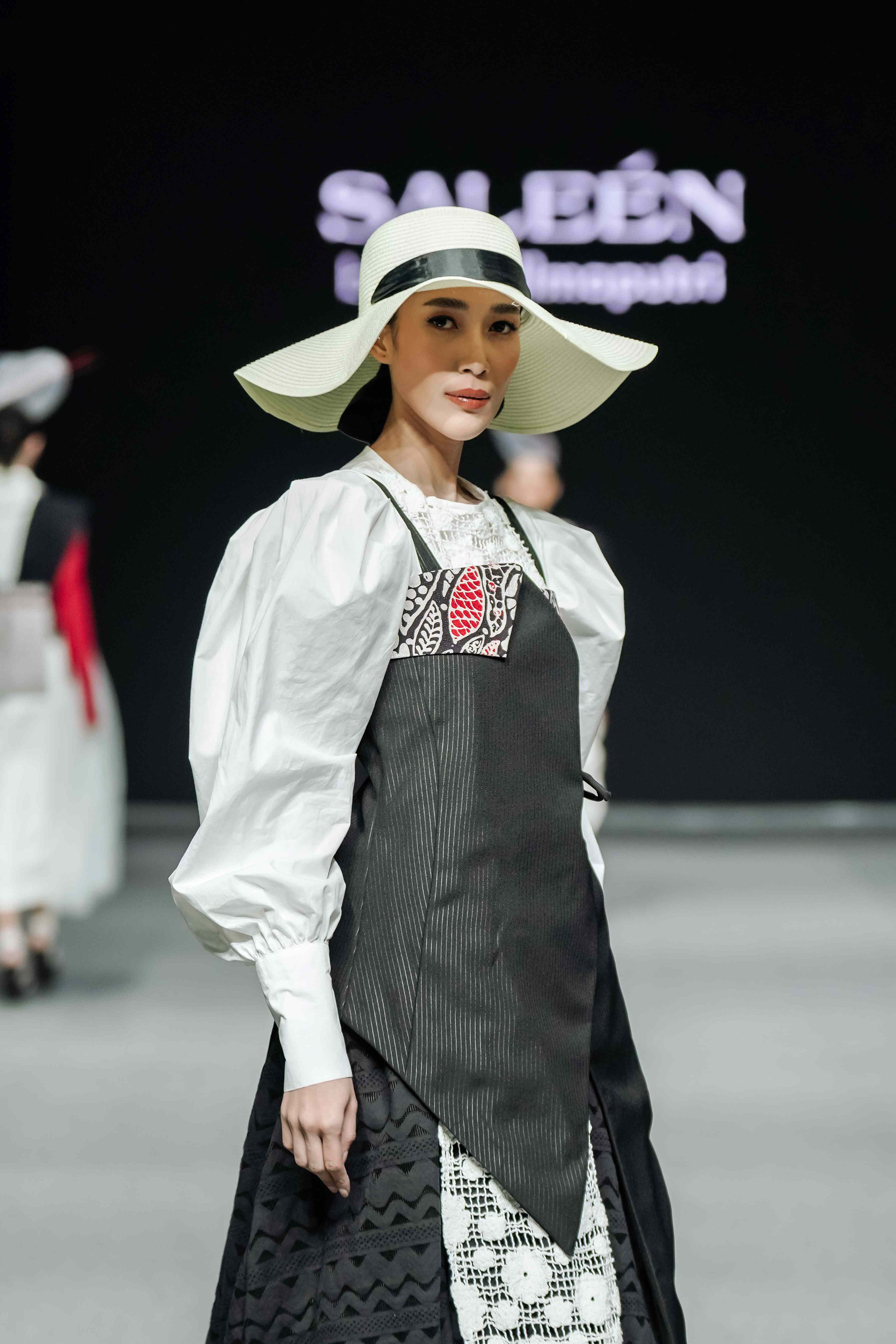 Pesona Puspa Arunika, Hasil Eksplorasi Batik Cirebon Simbol Keanggunan