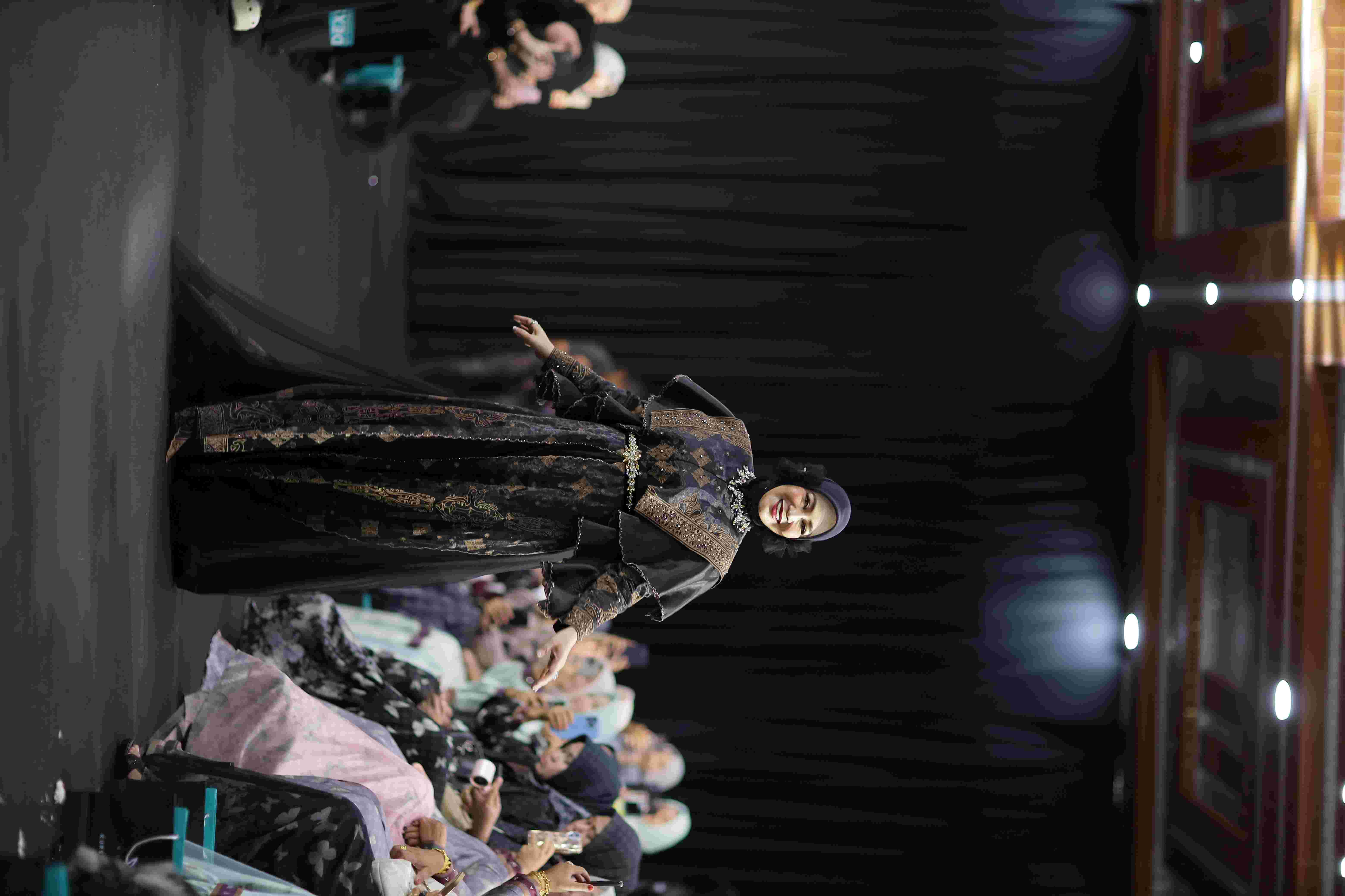 Madre, Koleksi Terbaru Desainer Kursien Karzai sebagai Simbol Cinta Kasih Ibu