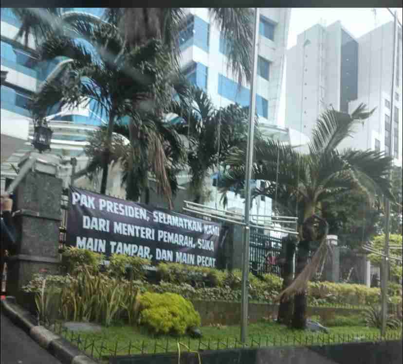 Bantahan Menteri Satryo Disebut Suka Main Pecat & Main Tampar Bawahan