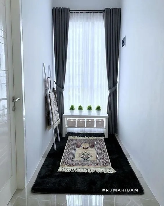 Memanfaatkan Area Lebih di Dalam Rumah untuk Jadi Mushola