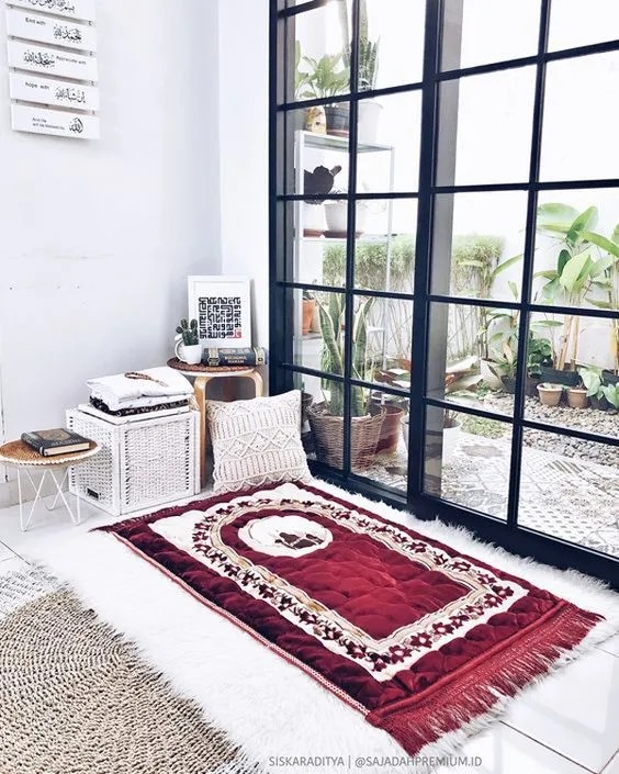 Memanfaatkan Area Lebih di Dalam Rumah untuk Jadi Mushola