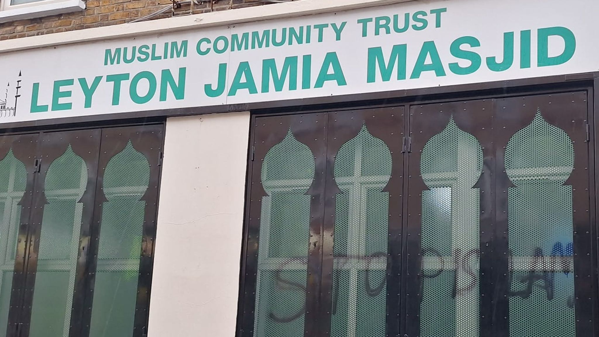 7 Sekolah dan Masjid di London dalam Sebulan Ditulisi Anti Islam