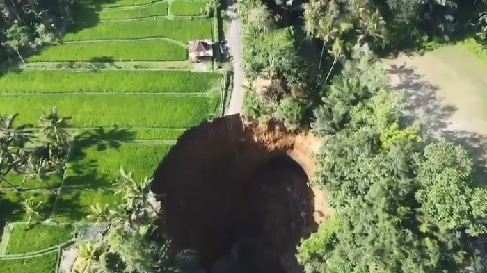 Mengenal Apa Itu Sinkhole atau Lubang Runtuhan Seperti Terjadi di Jepang, dan Penyebabnya