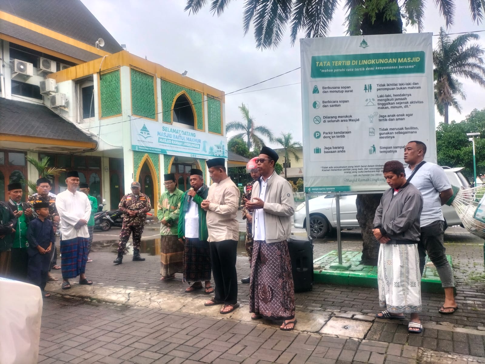 Ratusan Warga Nahdliyin Cikarang Barat Gelar Ziarah Kubur Awali Rangkaian Harlah NU ke-102