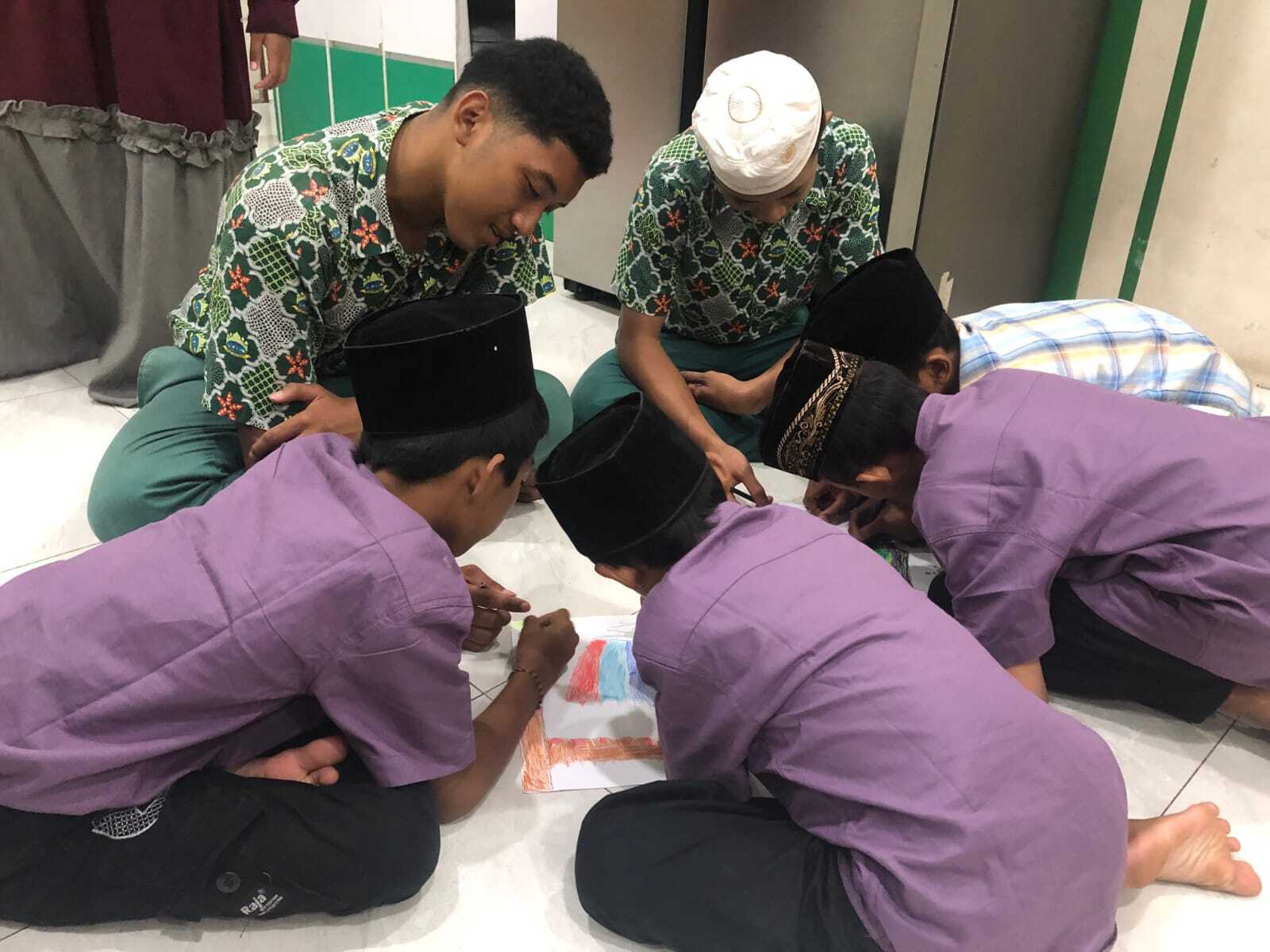 Kunjungi Panti Asuhan Bonek, Santri SMASIF Bumi Shalawat Berbagi Kebahagiaan dengan Yatim