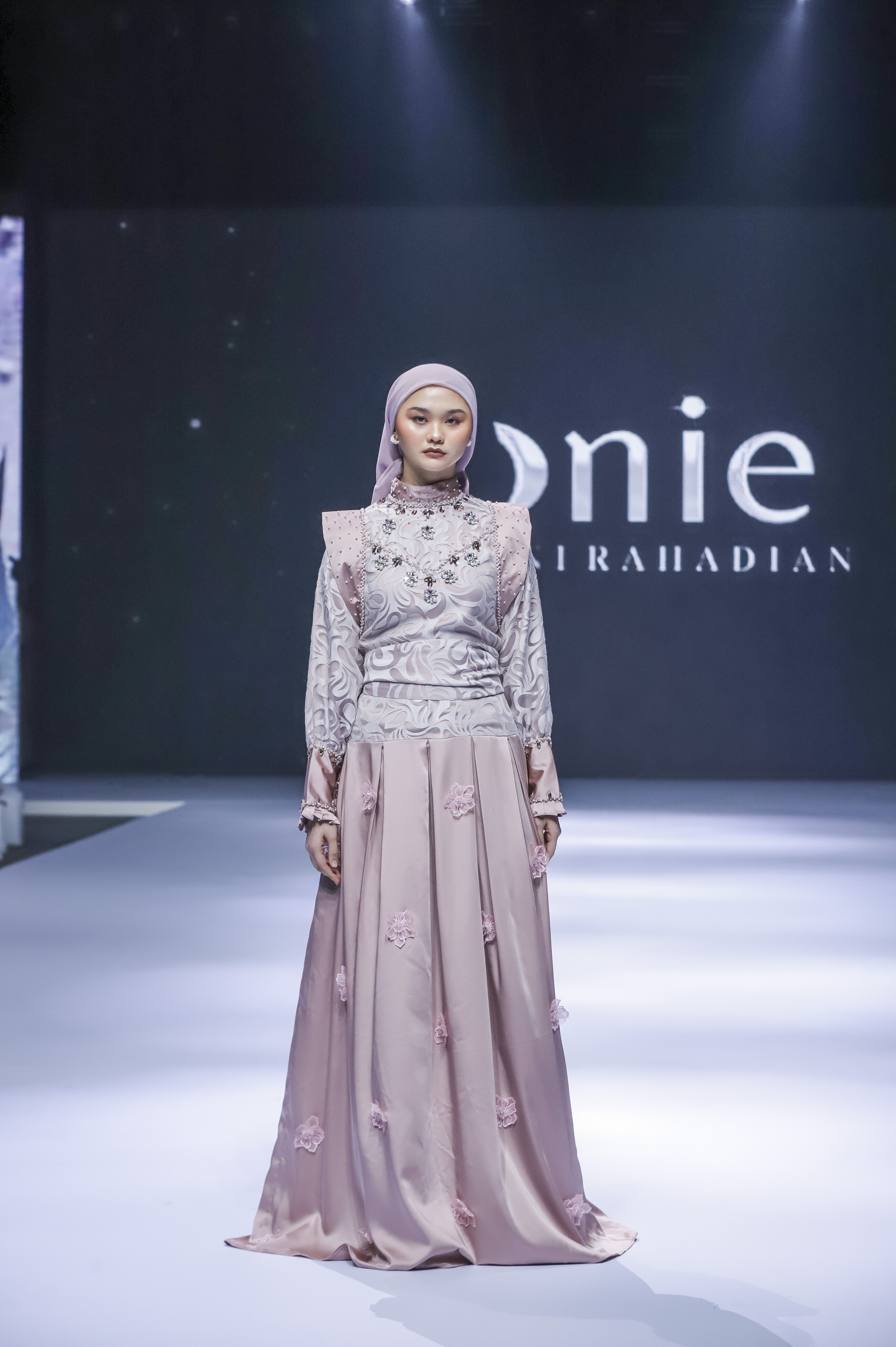 Delicate Day Dream, Desain Fesyen Mewah dan Elegan Terinspirasi Masjid Turki