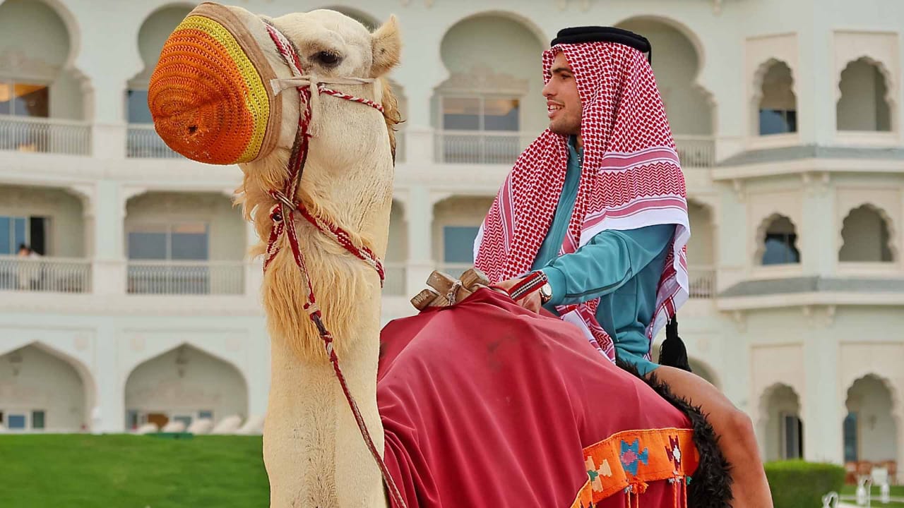 Alcaraz Perkasa di Babak Pertama Qatar Exxon Mobil Open, Duet Djokovic-Verdasco Libas  Kachanov-Bublik