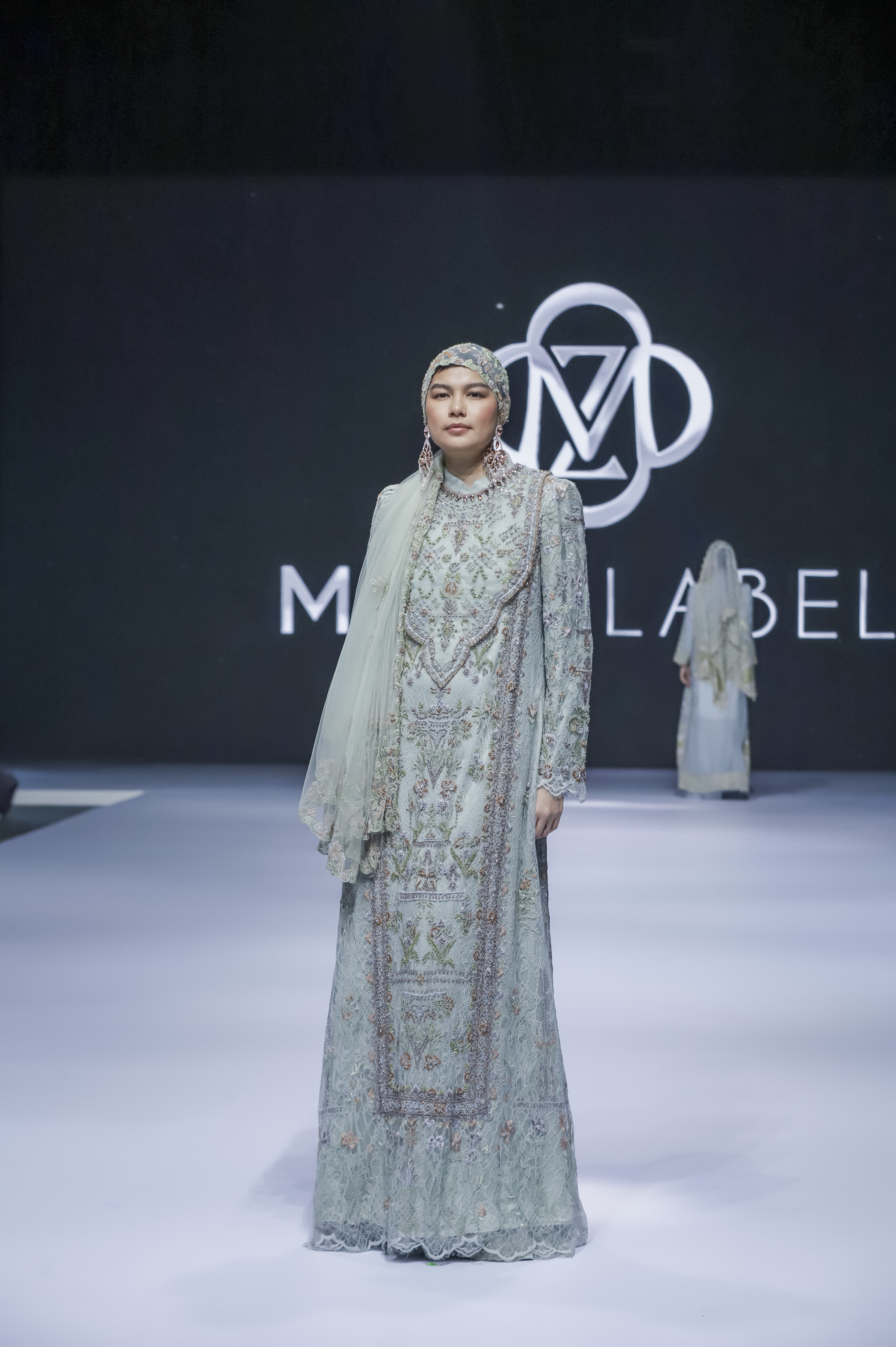 Royal Blossom Refleksi Keindahan Bunga dan Kemewahan Kain Tenun