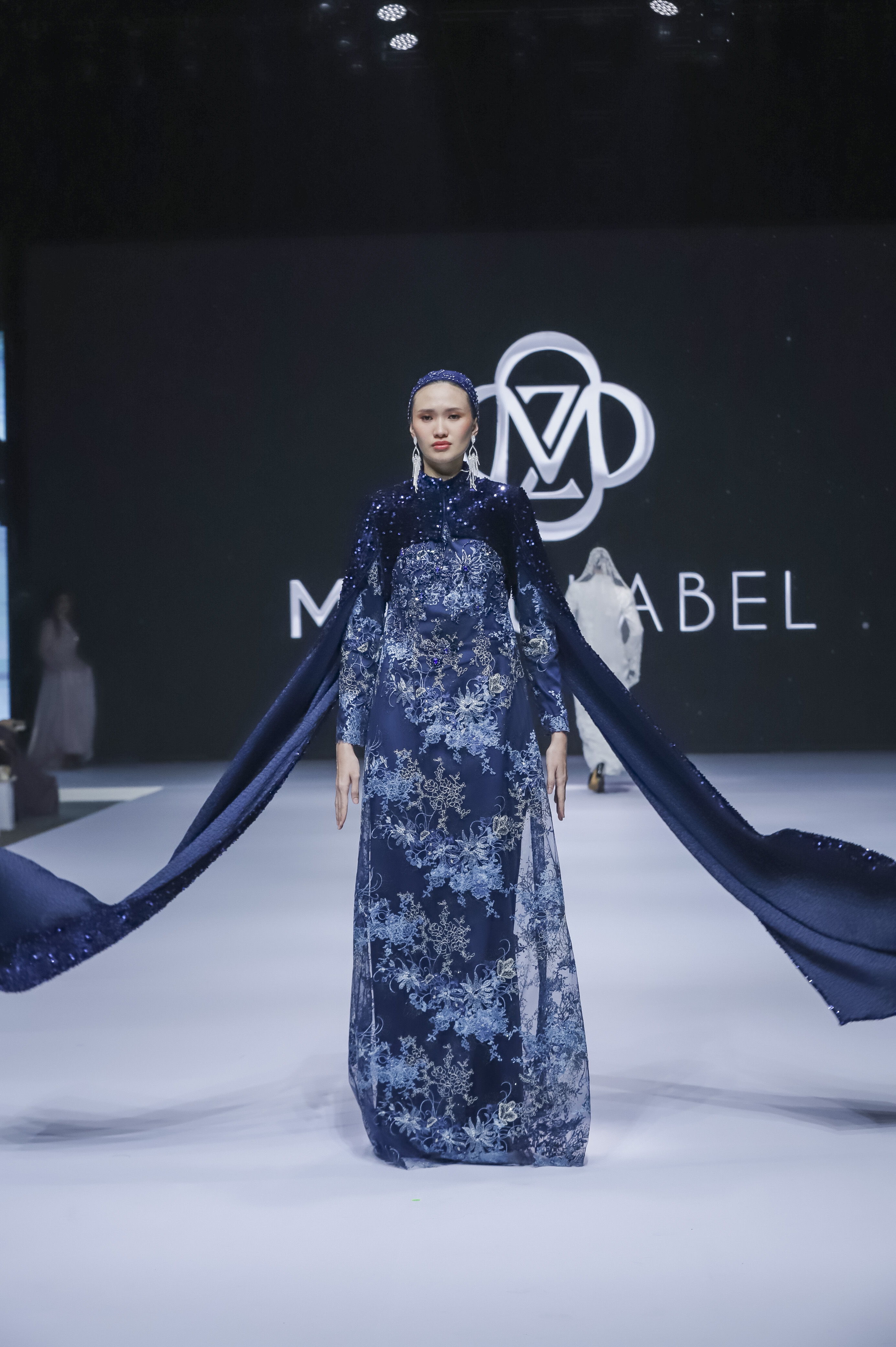 Royal Blossom Refleksi Keindahan Bunga dan Kemewahan Kain Tenun