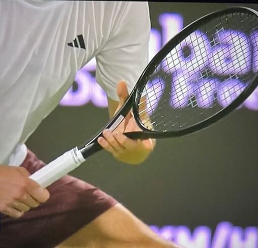 Rame Rame Petenis Ganti Raket, Stefanos Tsitsipas Ikuti Jejak Carlos Alcaraz: Lumayan Sukses