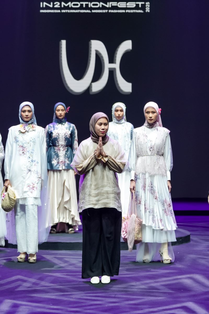 Tampil Cantik nan Romantic di Hari Raya, Ini Koleksi Raya Milik Vanilla Hijab
