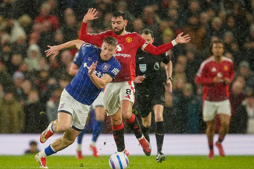 Maguire Jadi Pahlawan, Manchester United Menang Dramatis 3-2 atas Ipswich dengan 10 Pemain