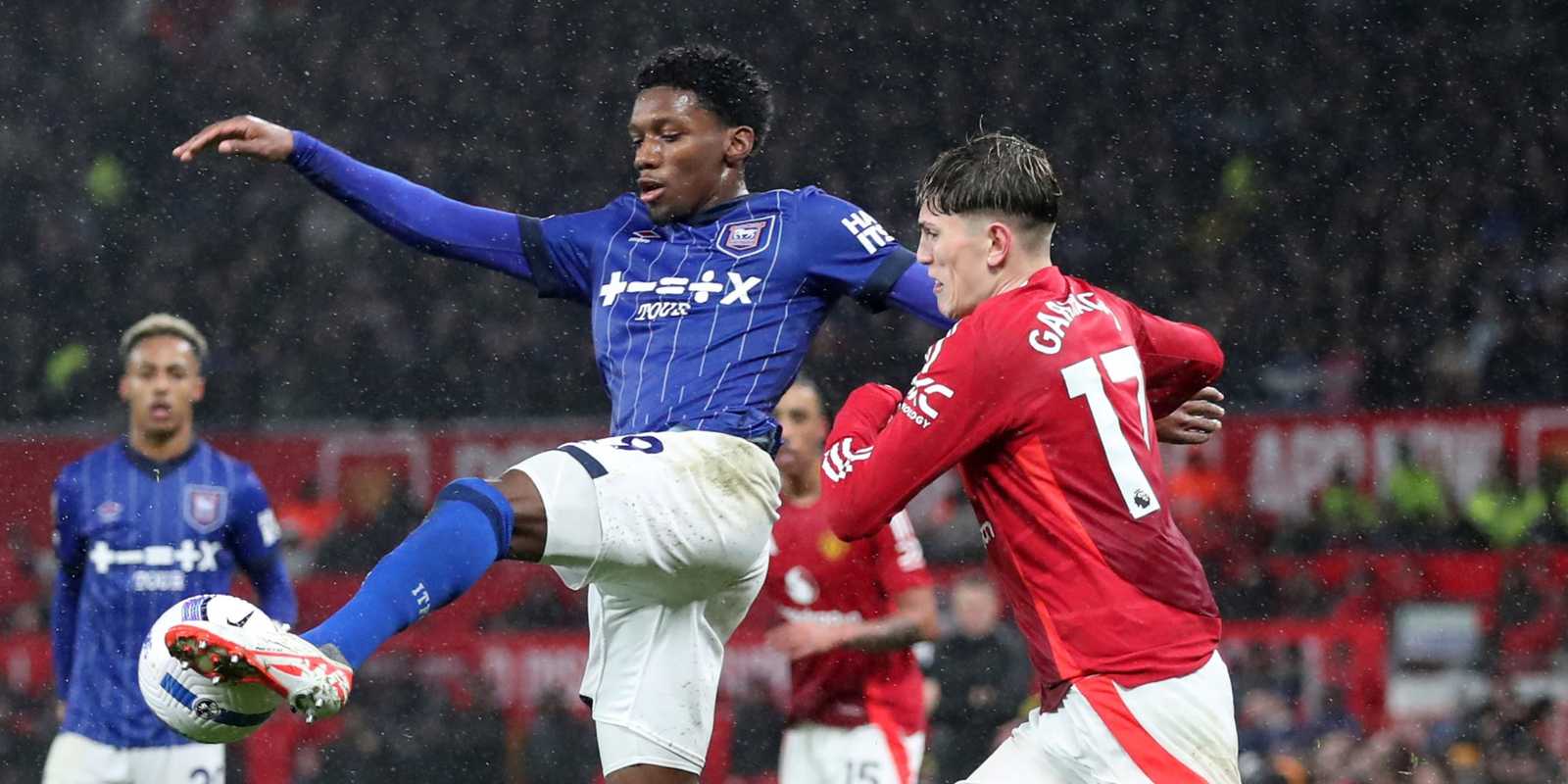 Maguire Jadi Pahlawan, Manchester United Menang Dramatis 3-2 atas Ipswich dengan 10 Pemain