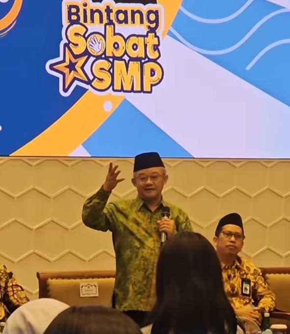 Cerita Menteri Abdul Mu'ti; Saat Remaja Rutin Dengarkan Radio Australia Sambil Menunggu Subuh