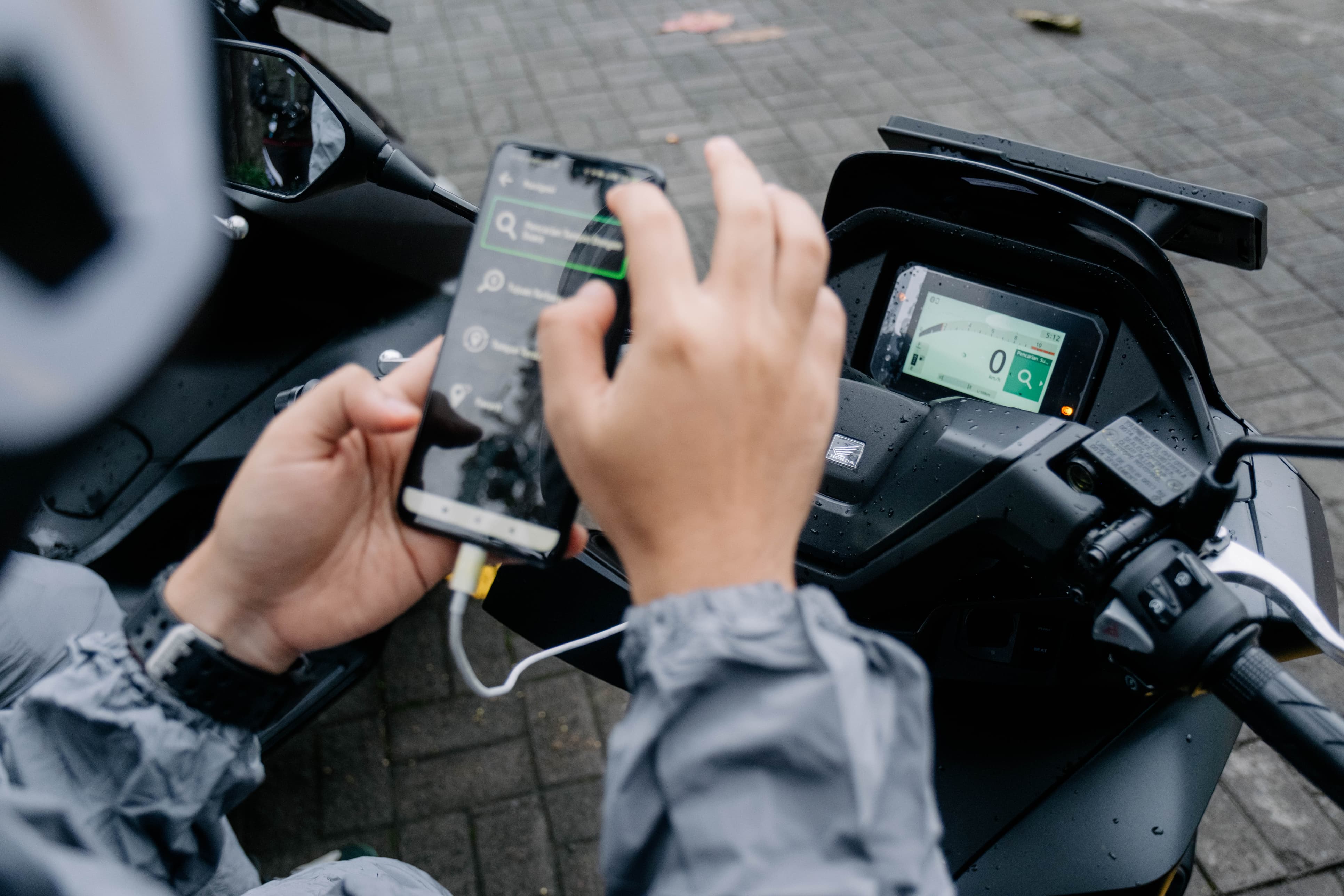 Honda PCX160 Hadirkan Teknologi RoadSync: Solusi Berkendara Terkoneksi Tanpa Gangguan Fokus