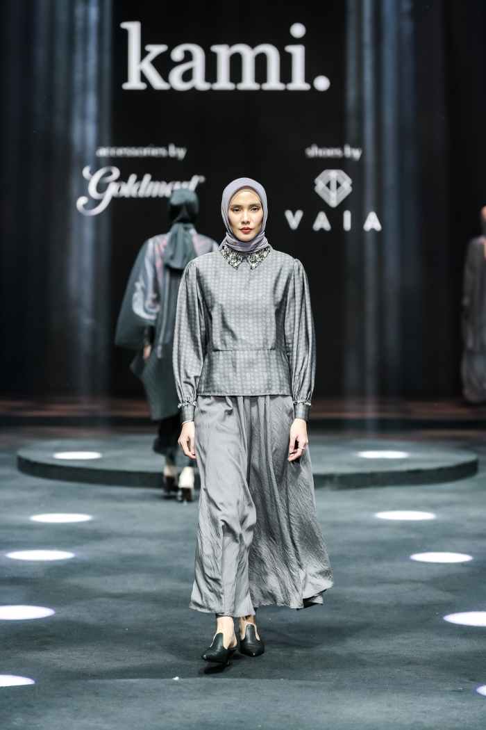 Athemina, Koleksi Sarimbit Perdana dari Kami dengan Nuansa Warna Gelap nan Anggun