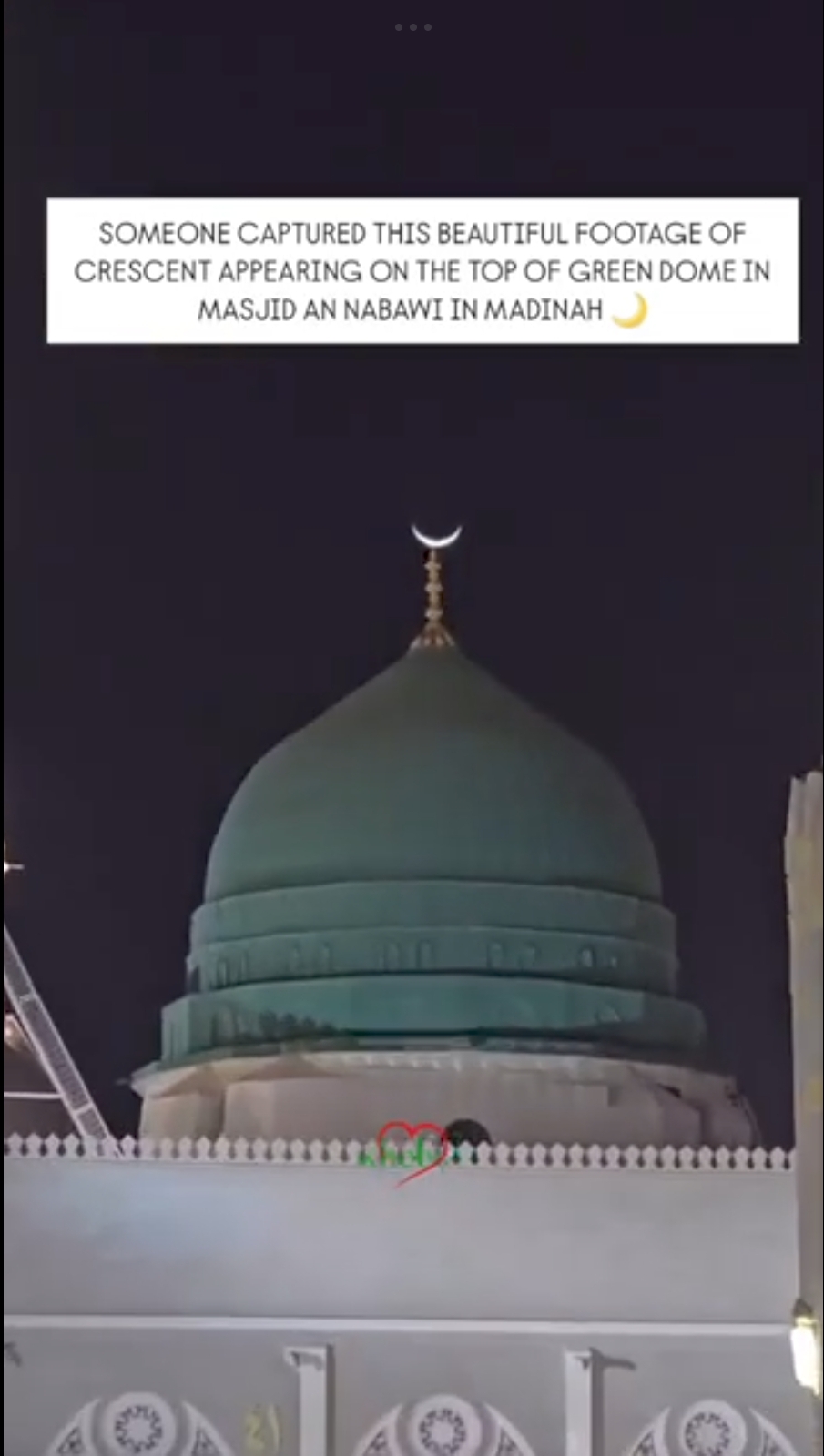 Fenomena Langka: Bulan Sabit Menghiasi Kubah Masjid Nabawi di Bulan Ramadan