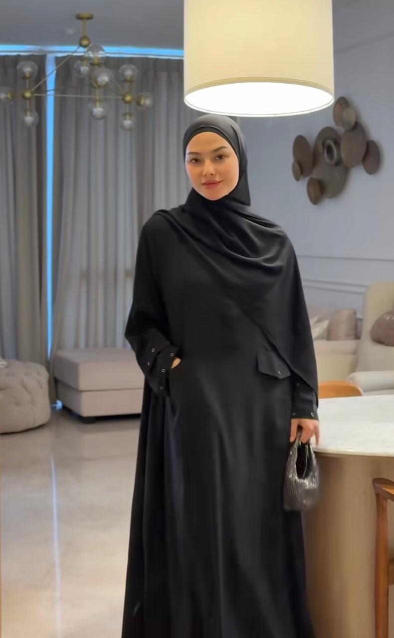 Sontek Inspirasi Outfit Bukber Ini, Stylish dan Bikin Tambah Percaya Diri