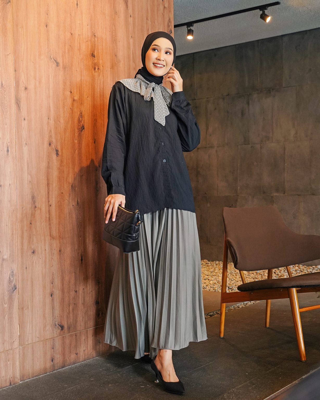 Sontek Inspirasi Outfit Bukber Ini, Stylish dan Bikin Tambah Percaya Diri
