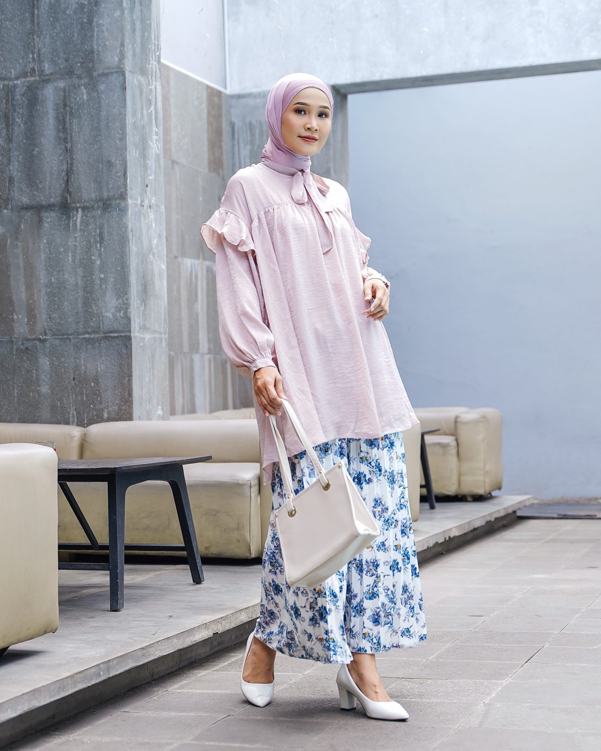 Sontek Inspirasi Outfit Bukber Ini, Stylish dan Bikin Tambah Percaya Diri