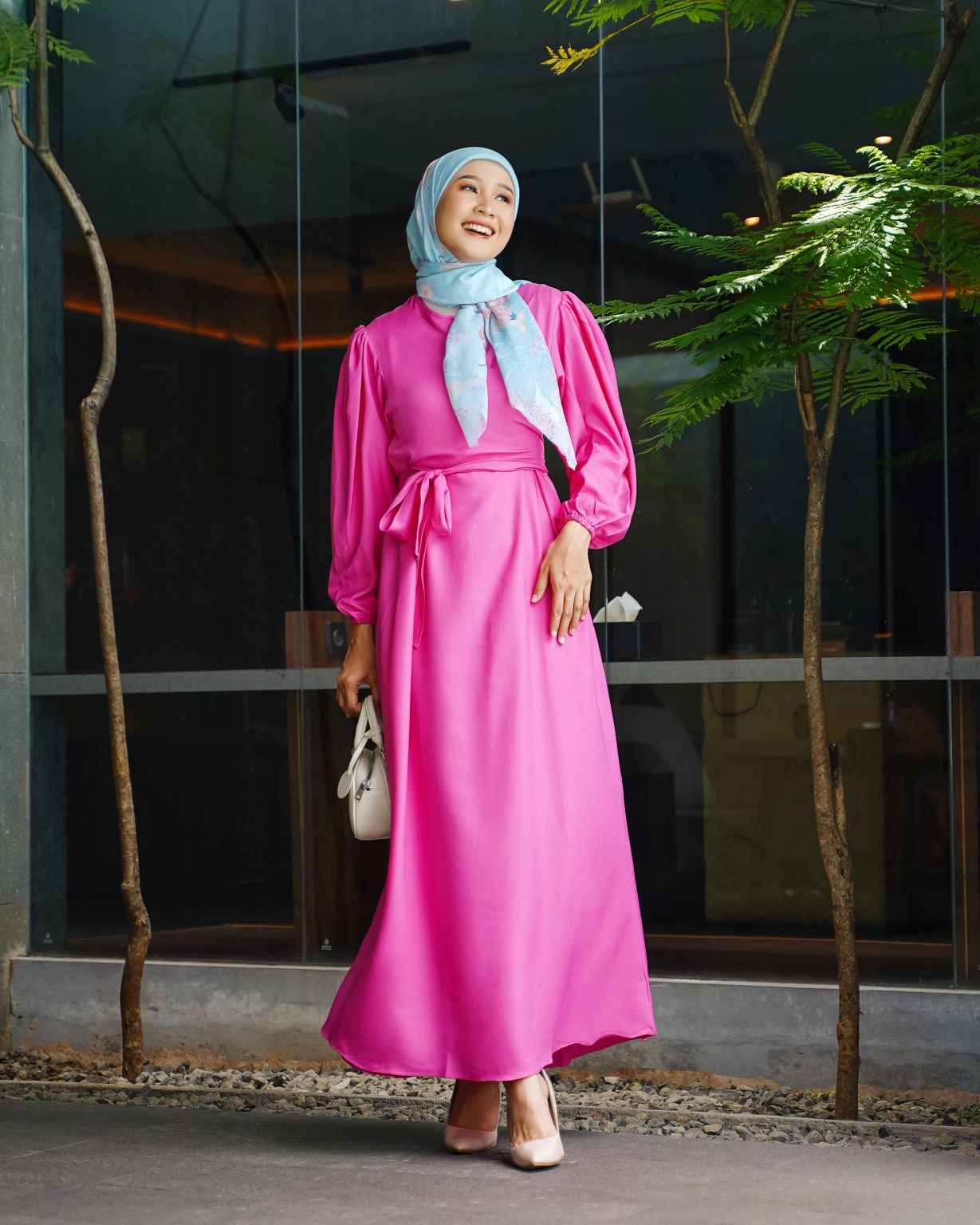 Sontek Inspirasi Outfit Bukber Ini, Stylish dan Bikin Tambah Percaya Diri