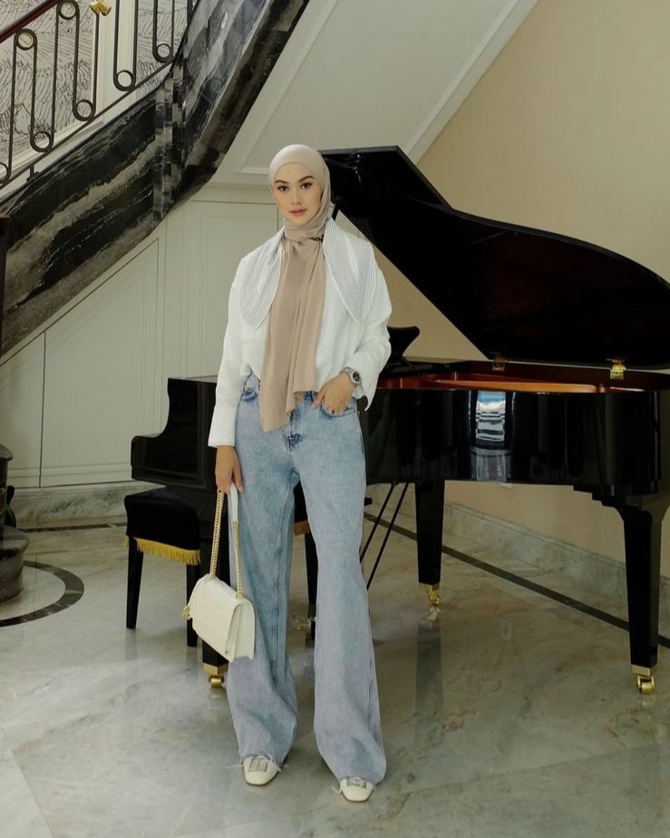 Sontek Inspirasi Outfit Bukber Ini, Stylish dan Bikin Tambah Percaya Diri