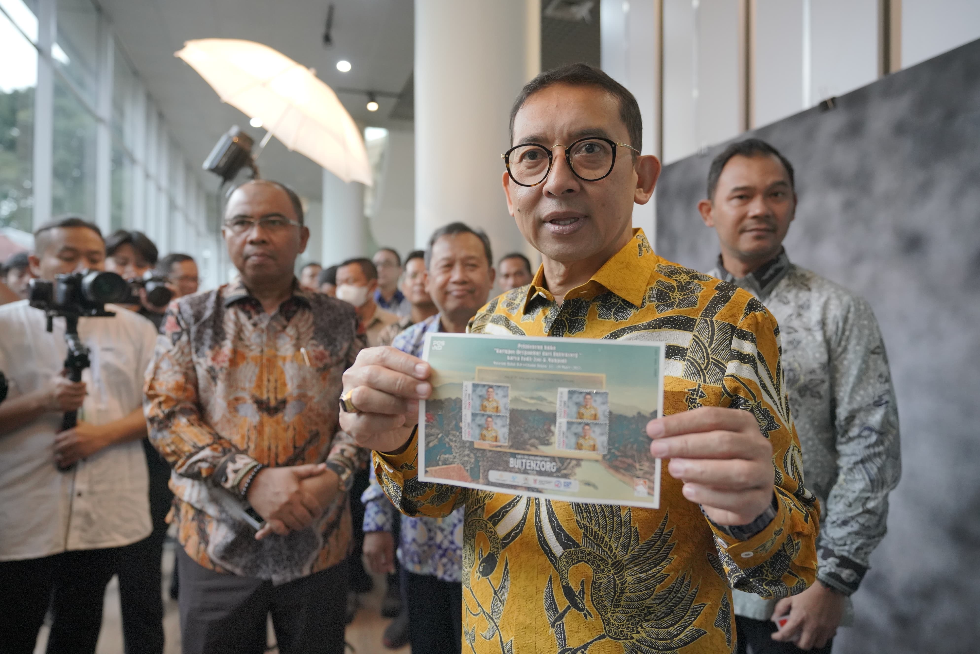 Menteri Kebudayaan, Fadli Zon Luncurkan Buku Kartupos Buitenzorg di Museum Balai Kirti.