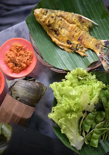 Nikmatnya Nasi Buluoh Ikan Masak Singgang, Buka Puasa jadi Penuh Selera