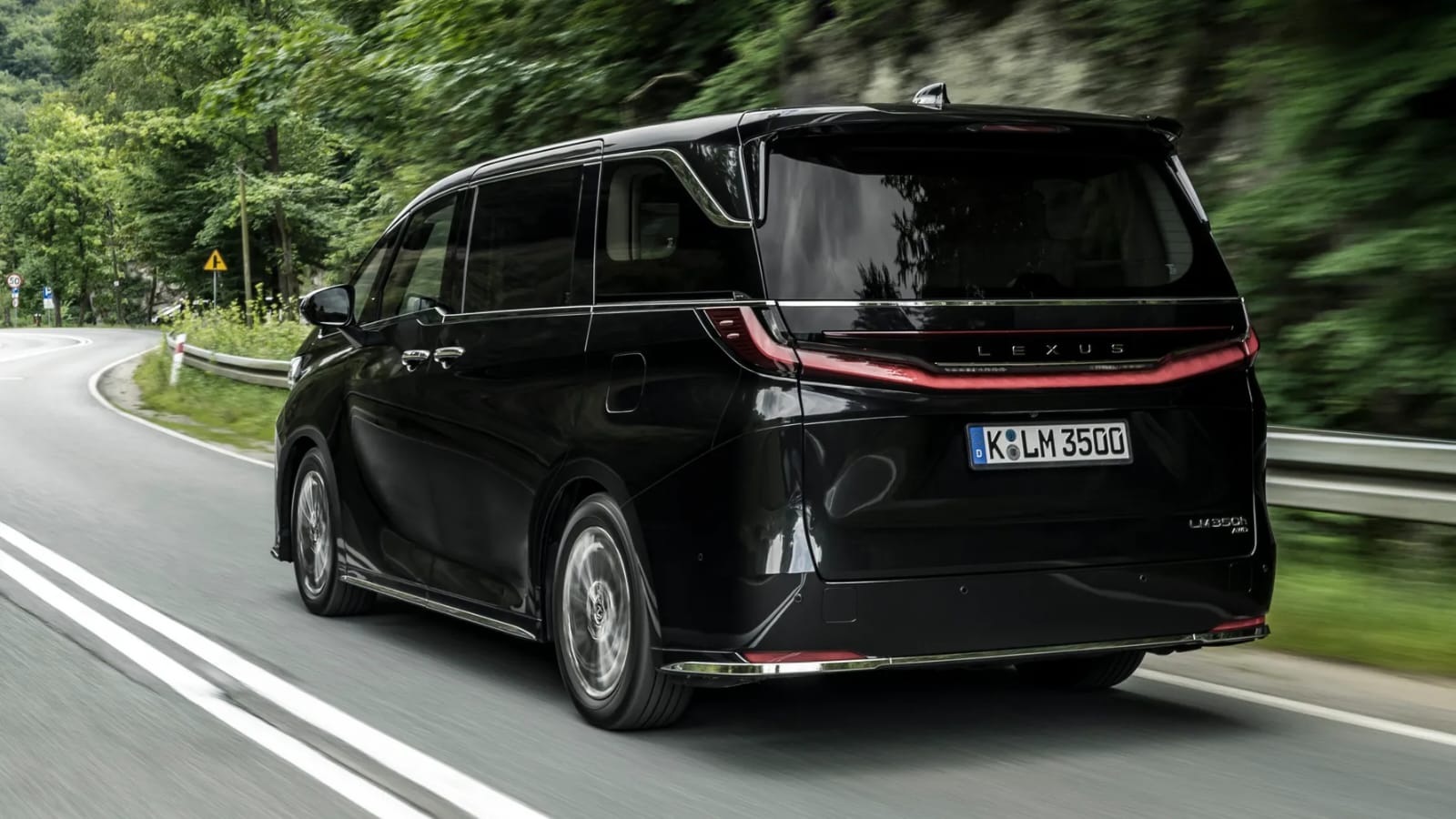 Lexus Mover (LM) hadir Untuk Mengubah Dunia Perjalanan VVIP