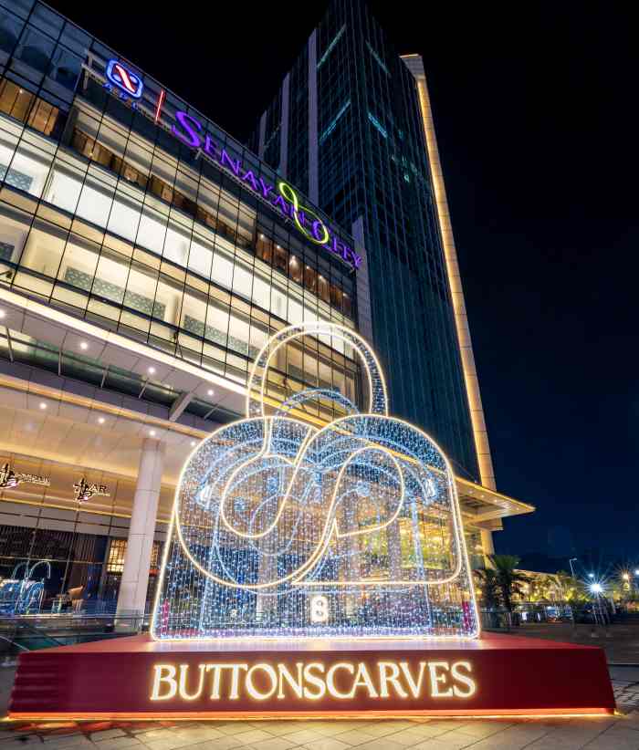 Buttonscarves Hadirkan Instalasi Joy Bag Setinggi 6,6 Meter di Senayan City