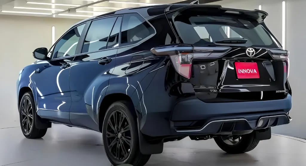 Toyota Innova Crysta 2025 Hadirkan Pintu Geser Otomatis & Kursi Kenyamanan Yang Mewah