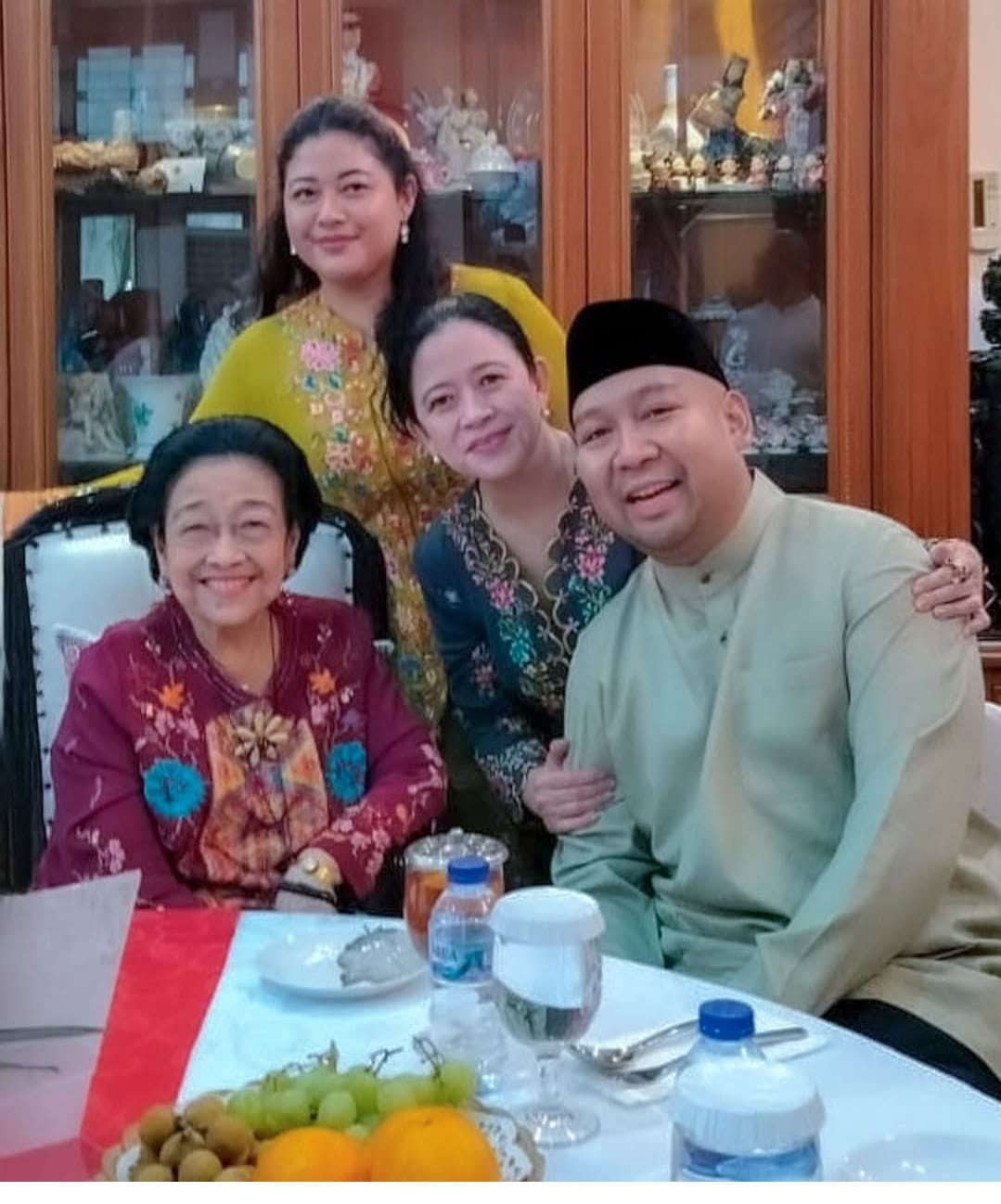 Politik Merah Putih Presiden Prabowo Yang Tak Berimbang dan Peran Didit Memainkan Politik Selfie Selfie