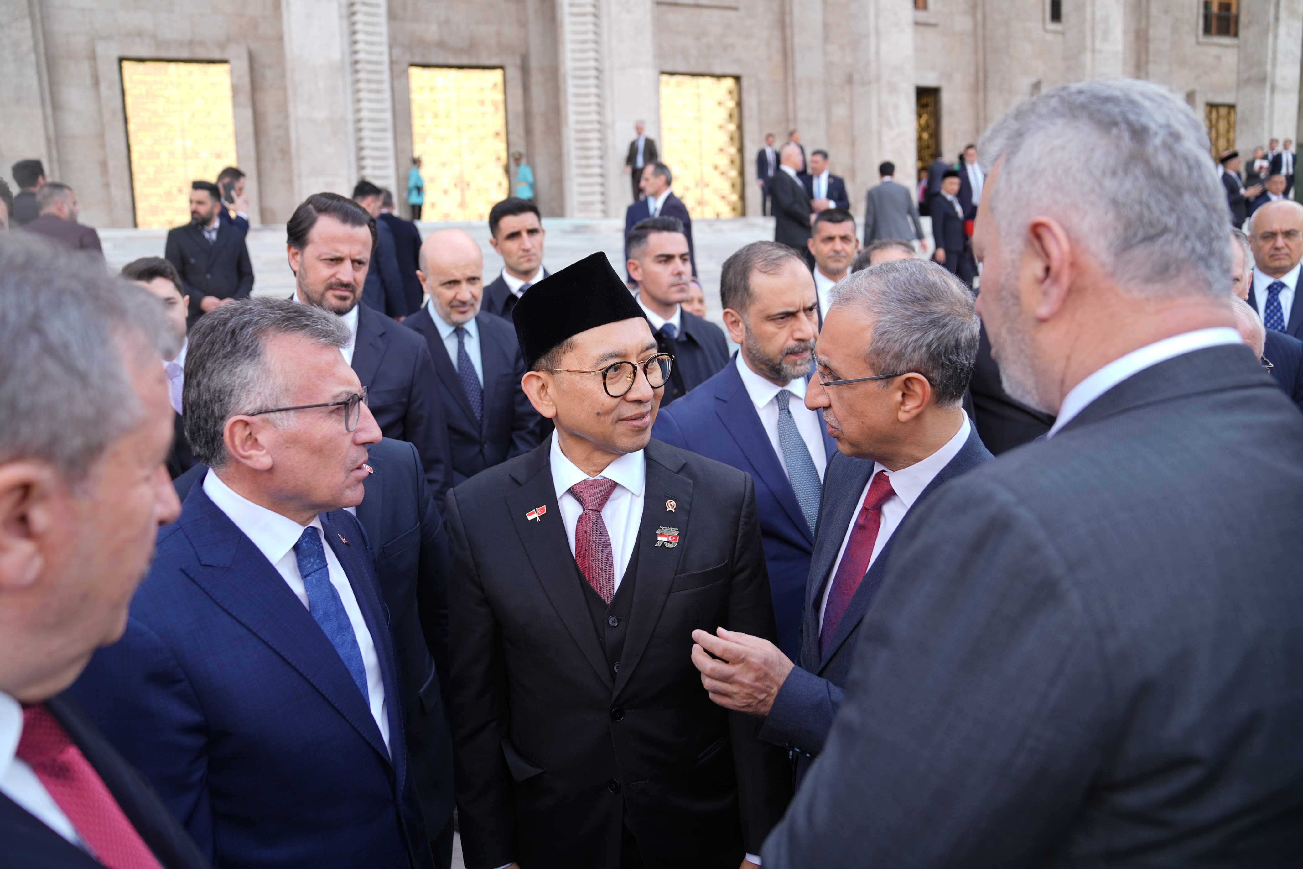 Menbud Fadli Zon Dampingi Presiden Prabowo dalam Penyampaian Pidato di Parlemen Turkiye