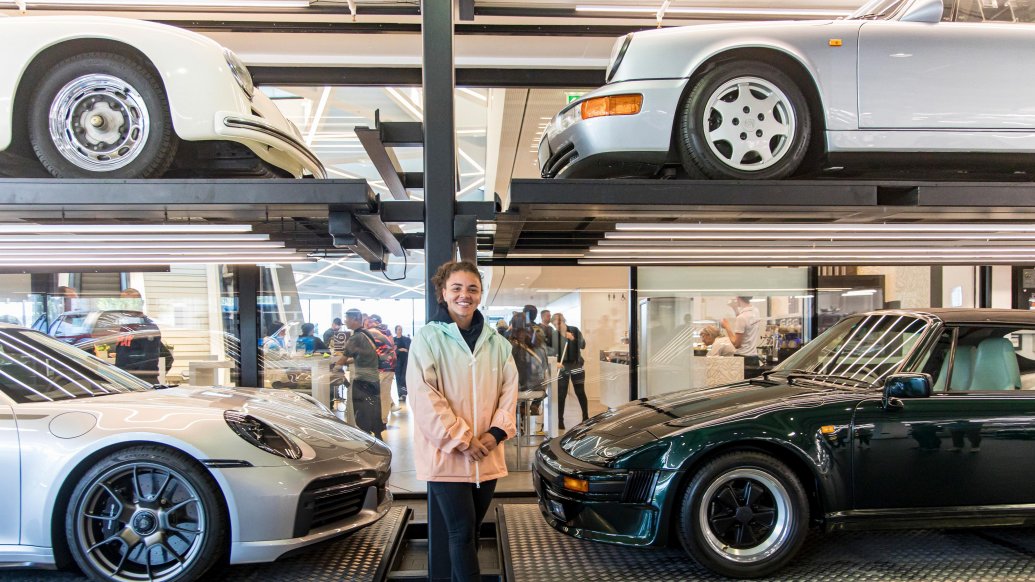 Jasmine Paolini Memulai Pekan Turnamen Dengan Mengunjungi Museum Porsche, dan Diprediksi Sebagai Kandidat Juara