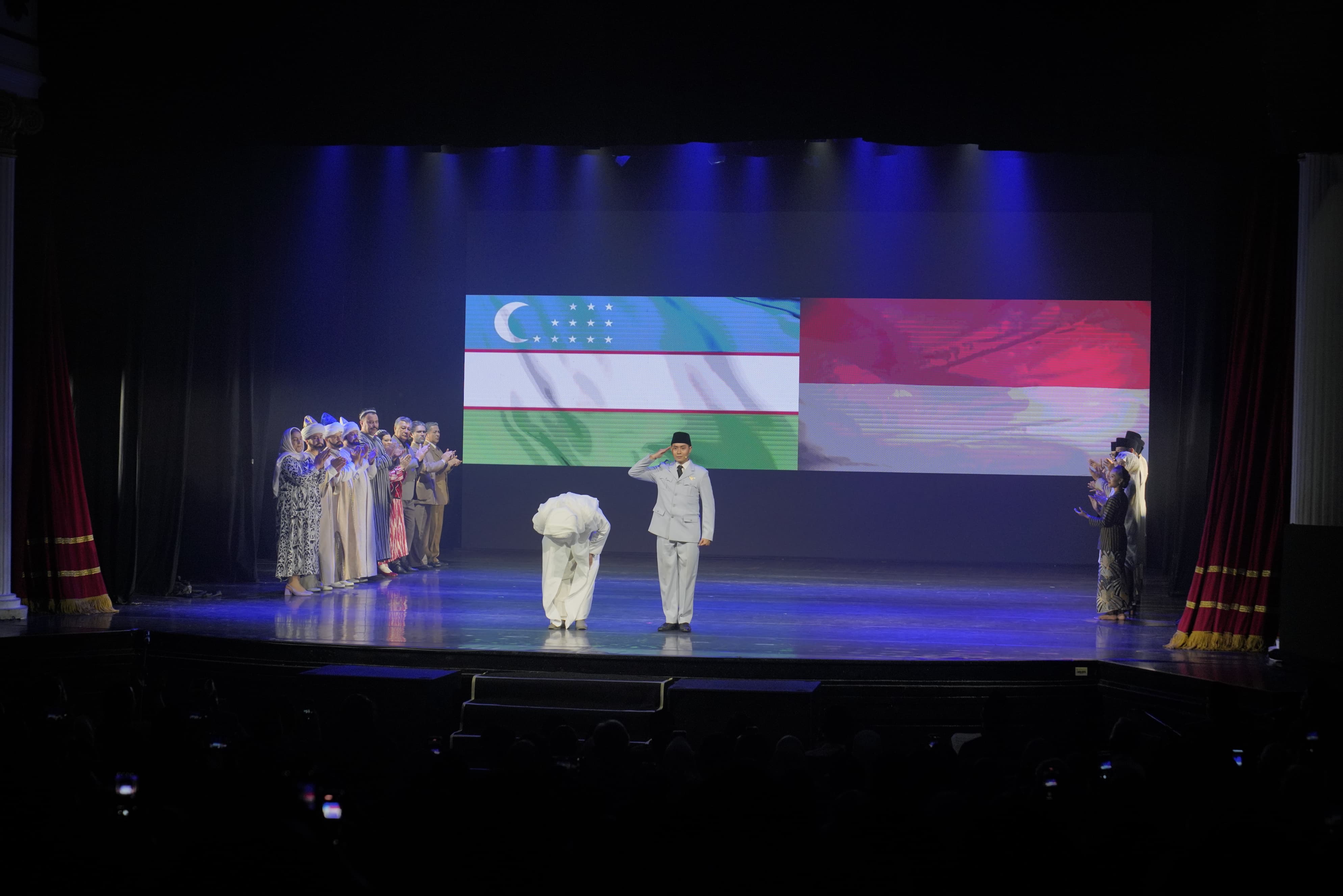 Menbud Apresiasi Pertunjukan Teater Imam Al-Bukhari dan Sukarno Sebagai Simbol Nyata Kolaborasi Indonesia-Uzbekistan