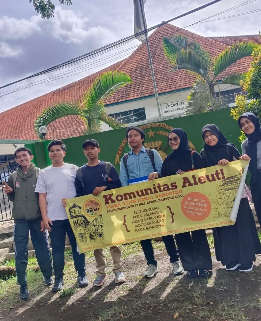 Aleut, Komunitas Jalan Kaki Bersama Susuri Situs Bersejarah di Jawa Barat