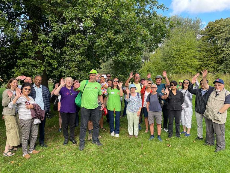 Walk and Talk, Komunitas Jalan Kaki di Inggris yang Tak Hanya Sehat Tapi Juga Atasi Kesepian