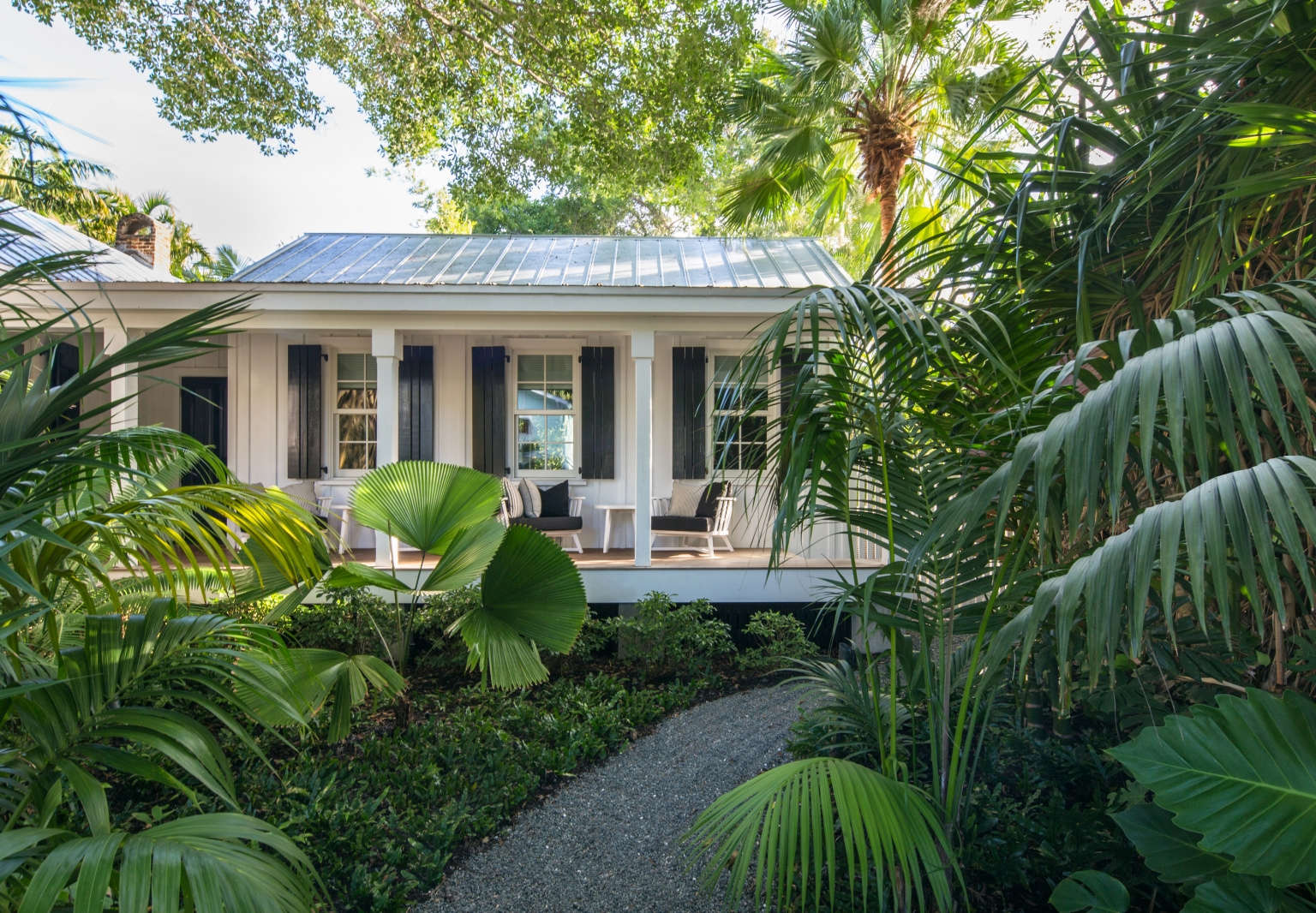 7 Inspirasi Nuansa Putih Pada Rumah untuk Style Minimalis, Tropical Hingga Skandinavia