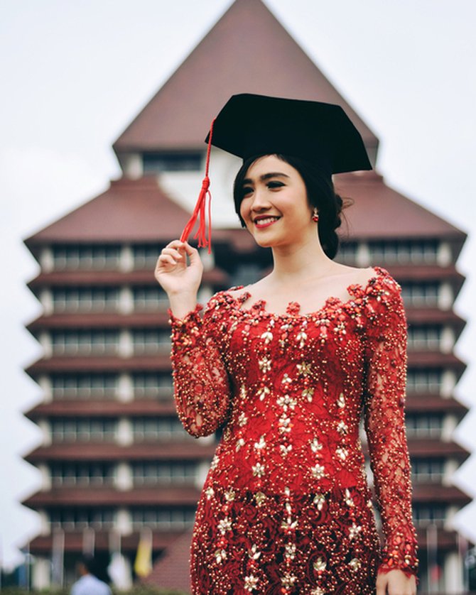 5 Selebritis Ini Memilih Kuliah di Perguruan Tinggi Negeri, Bahkan Ada yang Menurun ke Anaknya