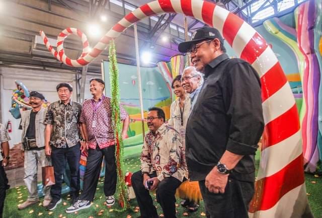Seni Pop-Surealistik Kucing Karya Syakieb Sungkar Hibur Jakarta Provoke 2025